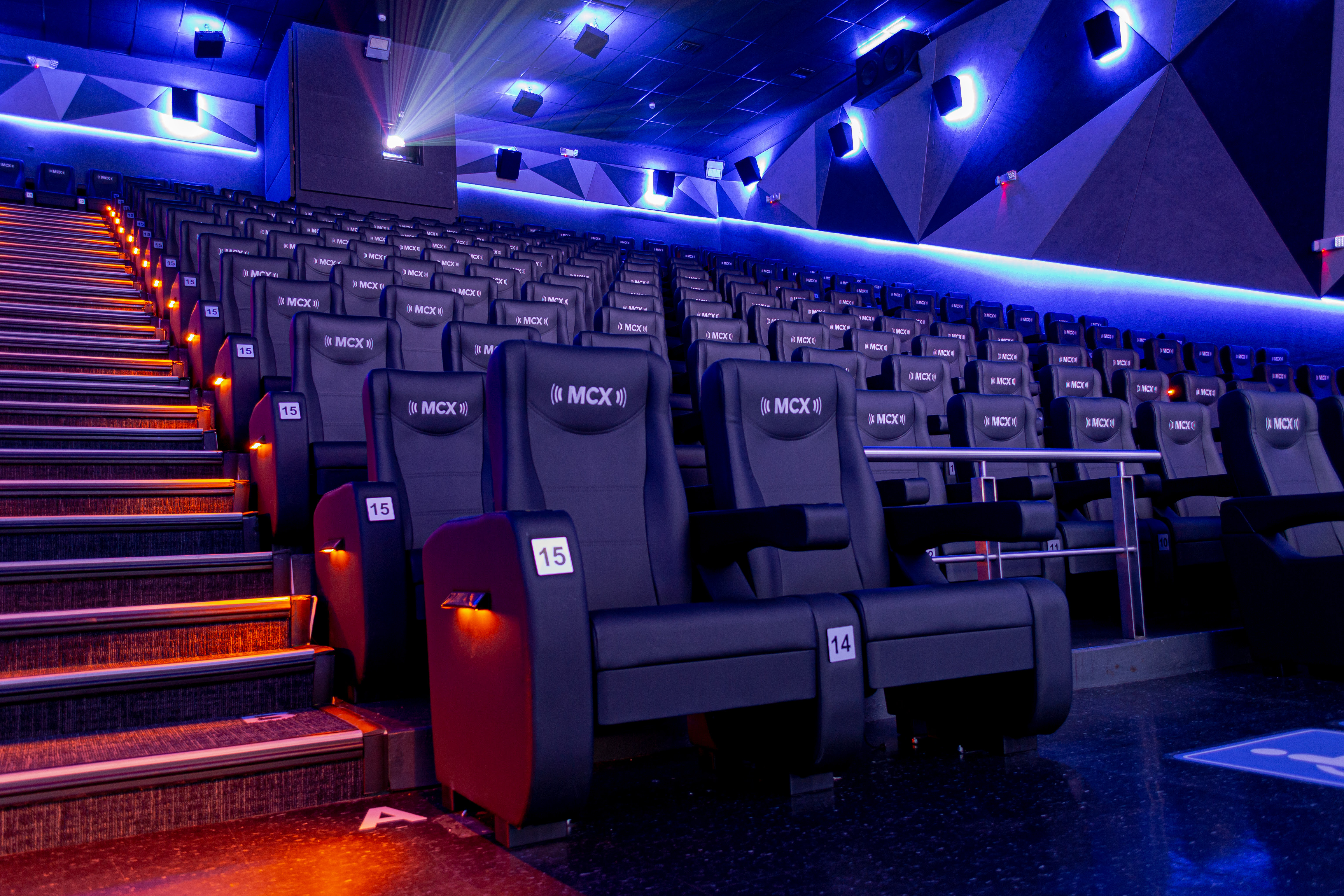 Новый кинотеатр киномакс. Киномакс-сапфир — зал 3 Dolby Atmos. Киномакс сапфир Dolby Atmos. Аймакс сапфир Владивосток.